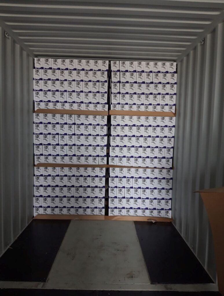 Slip Sheet in cartone per aumen tare la capacità di carico nei container